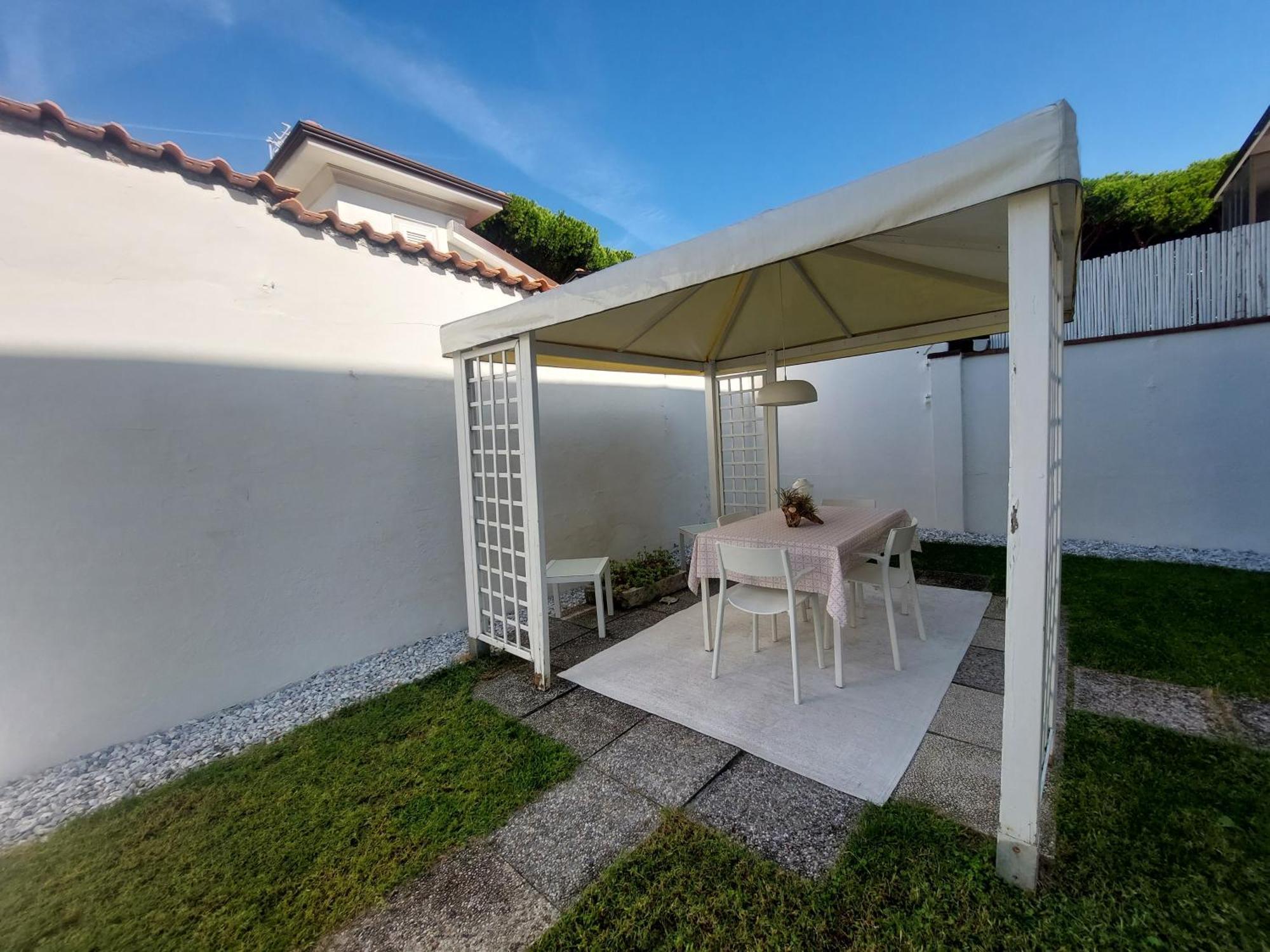 Minzoni94 - Twobedroom+Garden Лидо-ди-Камайоре Экстерьер фото